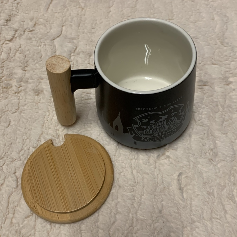 Owlcrate Ketterdam Coffee Company Souvenir Mug Six of Crows - Picture 7 of 12